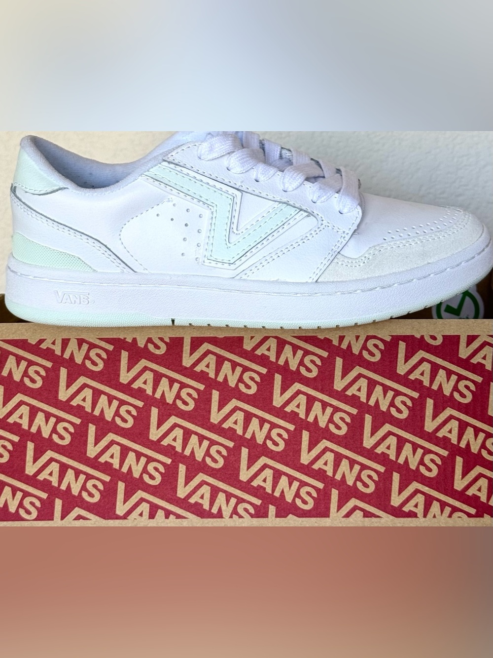 Vans Range EXP White Low Top Sneakers Lace Up Casual Shoes Women’s 7.5